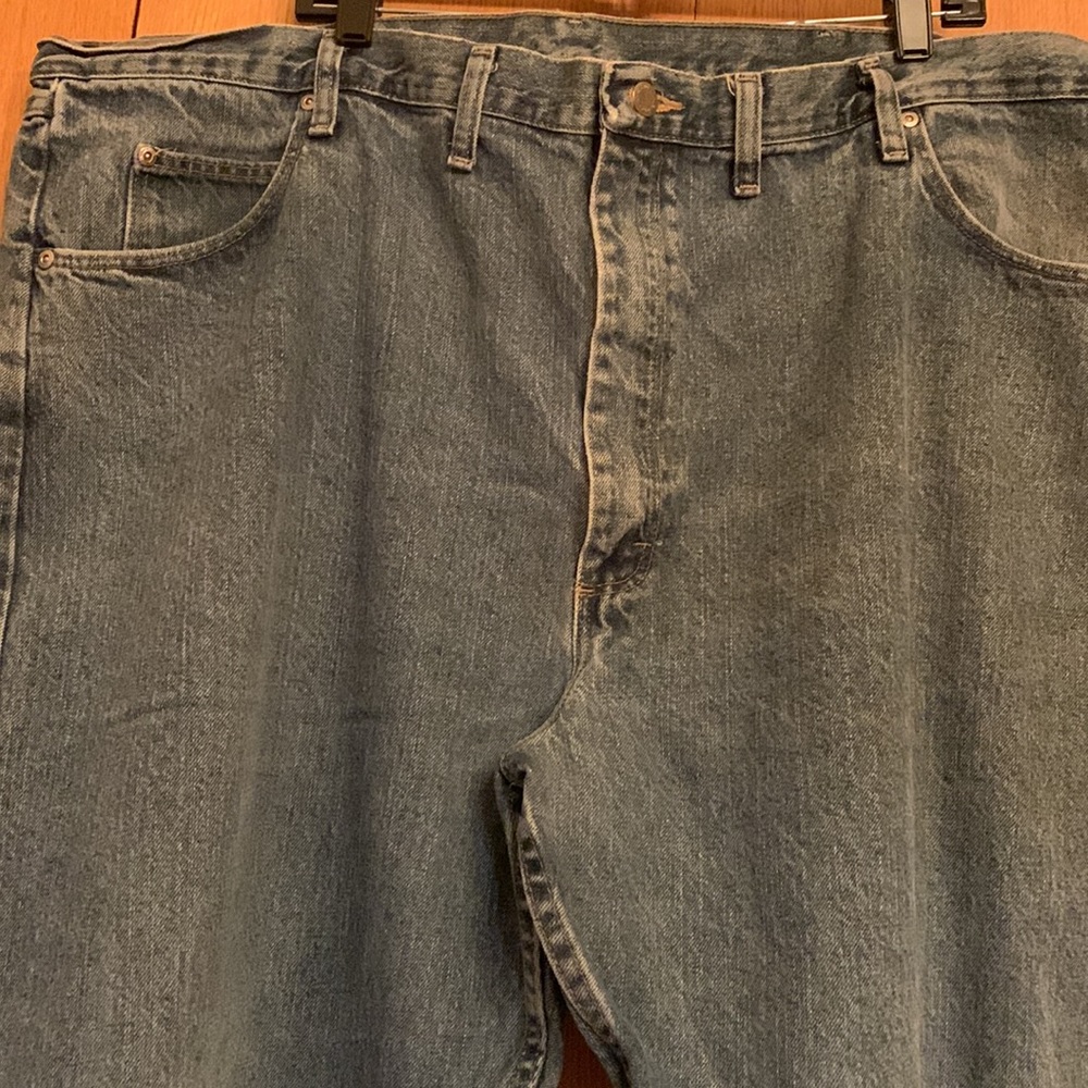 Wrangler relaxed fit blue jeans 46 x 32 riveted 5 pocket cotton denim VGUC